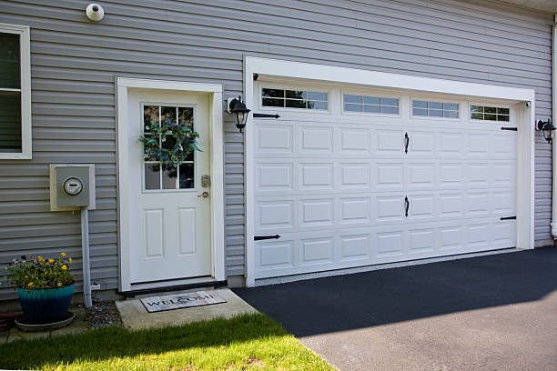 24/7 Emergency Garage Door Panel Replacement experts in Hudson, IA